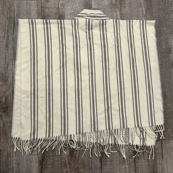 Free People Striped Poncho Wrap Cape Fringe Hem One Sz Cream Gray Boho Festival - Picture 9 of 9